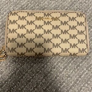 Michael Kors Wristlet